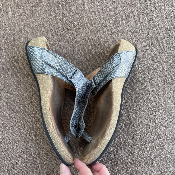 Taos comfort thongs cork footbed flip flops leather gray snakeskin reptile 8-8.5 - Picture 4 of 6